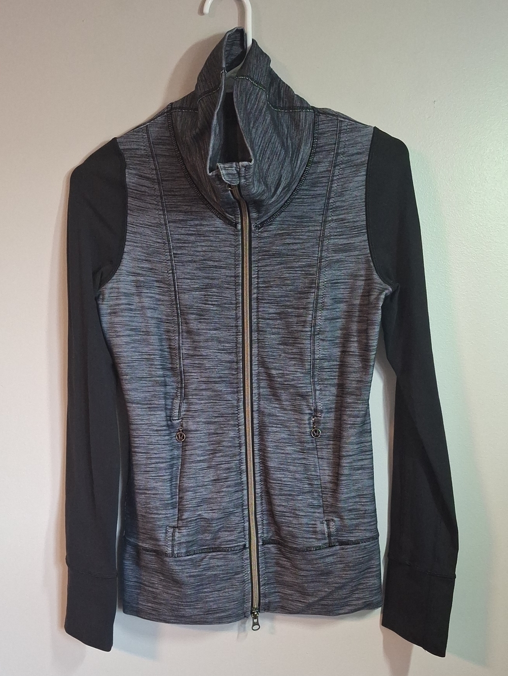 Lululemon G1 GrayBlack Full Zip Track Jacket Athletic Sz 2